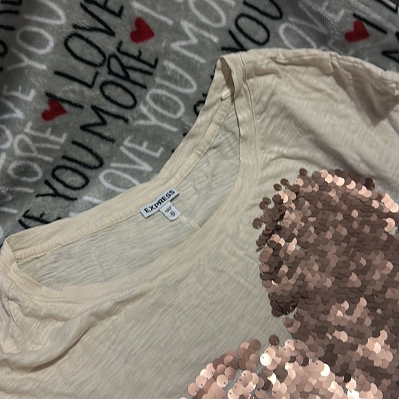 Express tshirt XS Cream with bronze ♥️ in the middle made of sequins🔥🥰😍 - Picture 3 of 3